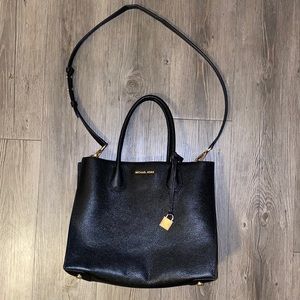 Micheal Kors Crossbody bag or Shoulder bag